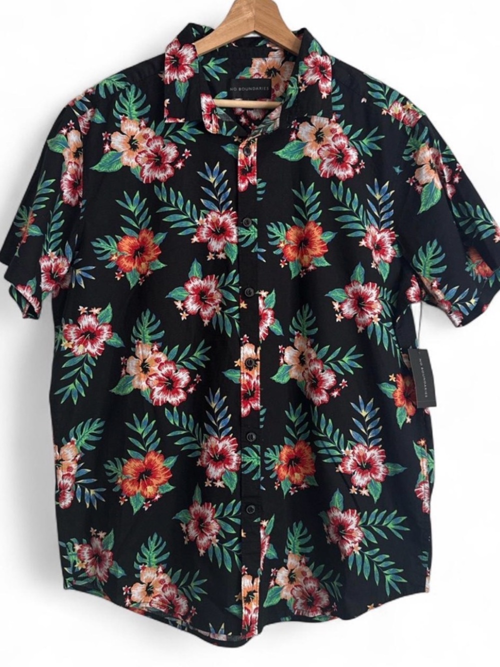 No Boundaries Men’s Black Floral Short-Sleeve Button-Up Shirt